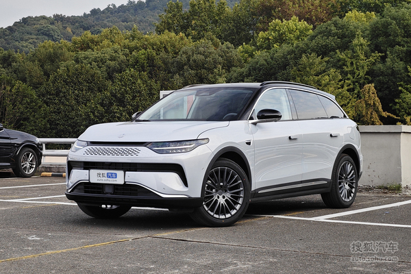 零跑汽车零跑C01 增程版