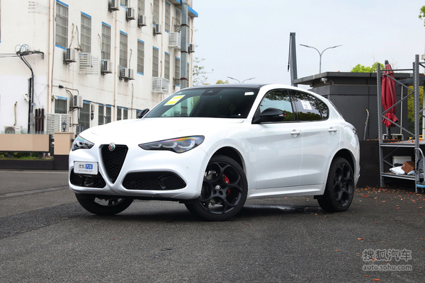 阿尔法罗密欧Stelvio