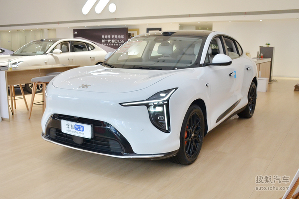 智己汽车LS6 增程版