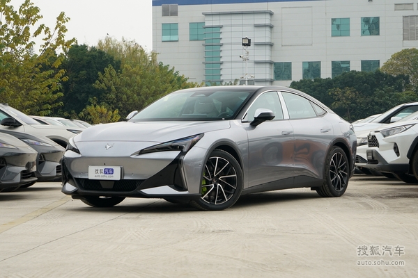 ARCFOX极狐阿尔法S5 EV