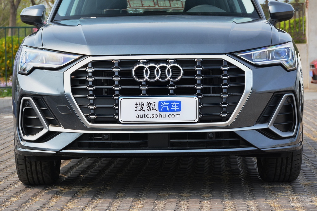 >奥迪>一汽奥迪>q3>2020款奥迪q3 35 tfsi 时尚致雅型 前脸特写提示