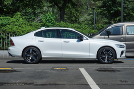 2021款 沃尔沃s60 t8 e驱混动 四驱智雅运动版