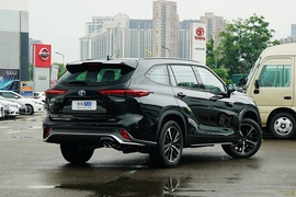 2021款丰田皇冠陆放 2.5l hev四驱豪华版