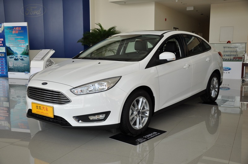 【 福特福克斯三厢图片】_珍珠白_外观
