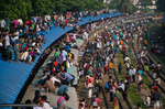 看外国“春运”场面 孟加拉人返乡迎宰牲节