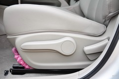 日产骐达2011款 1.6 CVT豪华版座椅调节图片