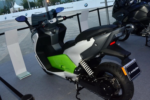 【图】S1000RR\/电动踏板 宝马两款摩托车上市