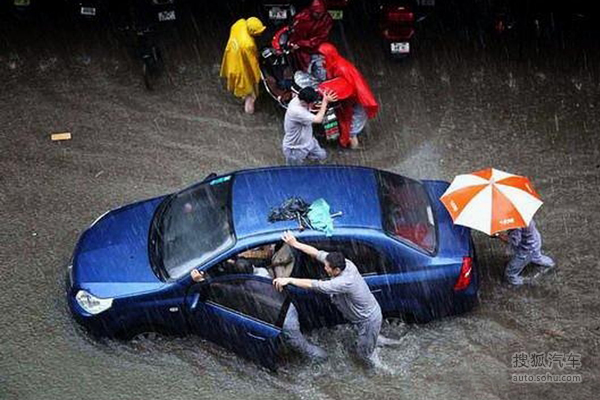 suv涉水深度排行_这是一款名副其实的越野车,涉水深度高达950mm,四驱版仅20万起(2)