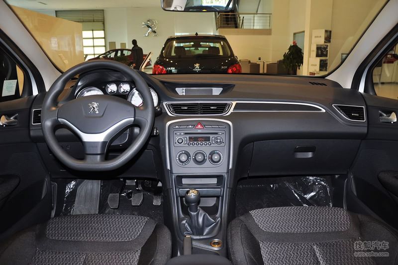 【标致308 2012款1.6L 手动优尚型内饰深色内