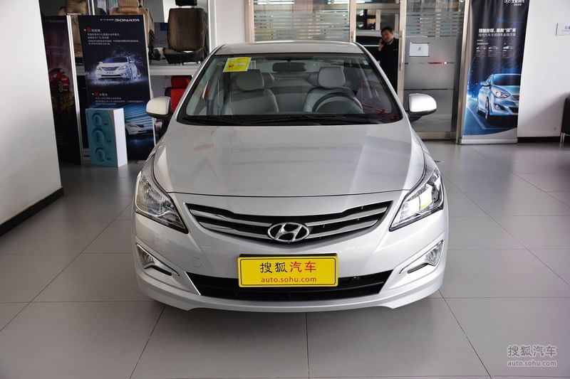 【现代瑞纳三厢 2014款1.4l 自动智能型gls外观星辉银