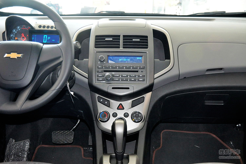 【雪佛兰爱唯欧三厢 2013款1.4L 自动时尚天窗