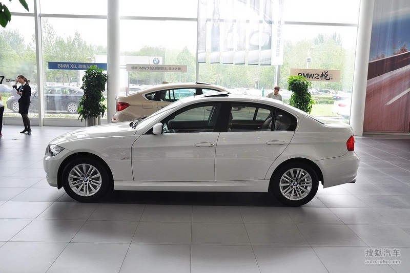 3系(进口)2011款325i 手动典雅型外观雪山白 t
