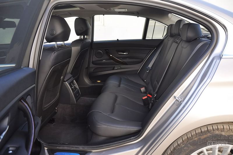 【宝马3系 2014款320Li 豪华设计套装内饰黑色