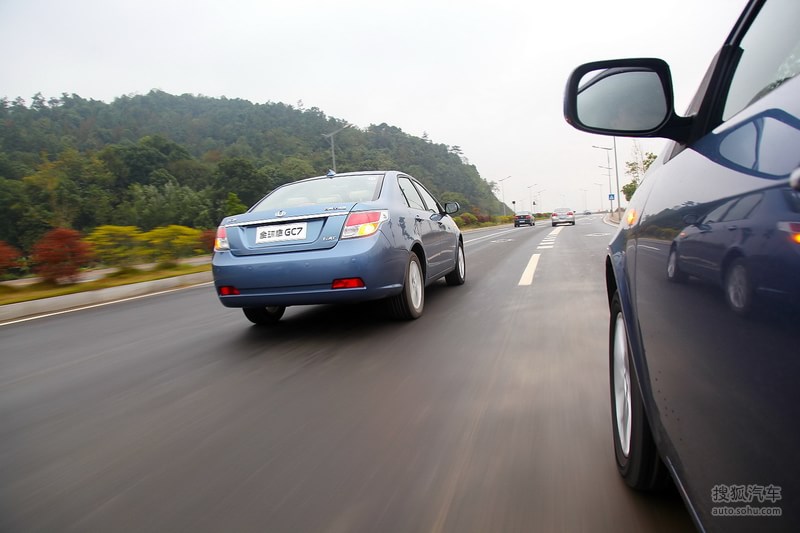 吉利汽车+gc7+试驾全球鹰gc718自动