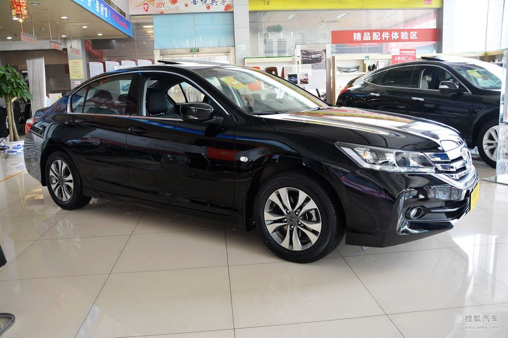 【本田雅阁 2015款2.0L LXS 精英版外观奥夫特