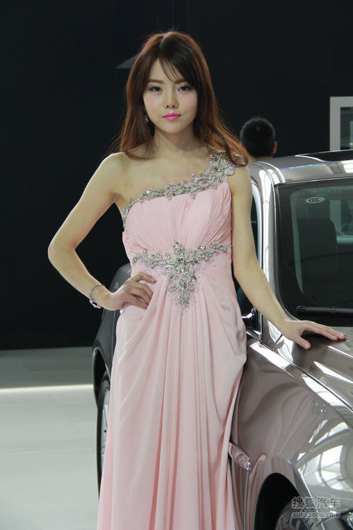 2013第十一届温州国际车展美女车模连连看(车模高清图:2110178)