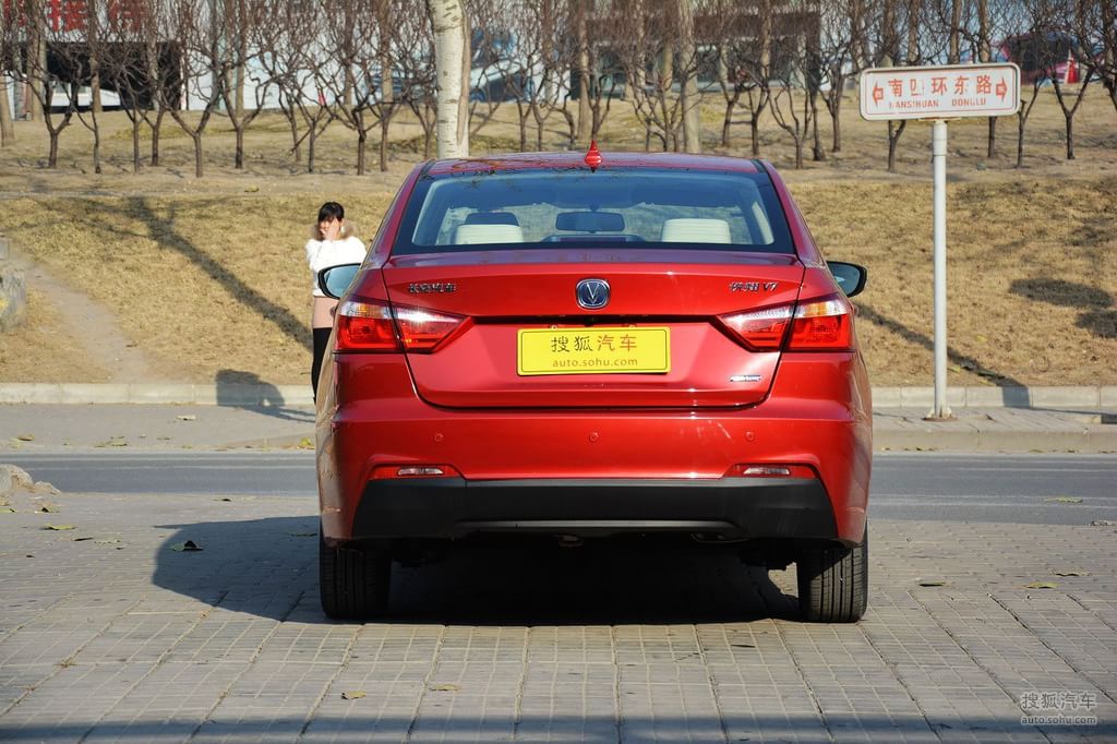 图库 长安 长安汽车 长安悦翔v7 1.6l 手动乐趣型(1.