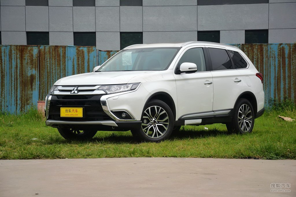 【三菱欧蓝德 2016款2.4L 四驱精英版 5座外观