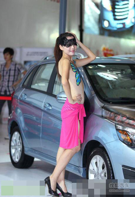 车展惊现+大胆超美少女裸体彩绘