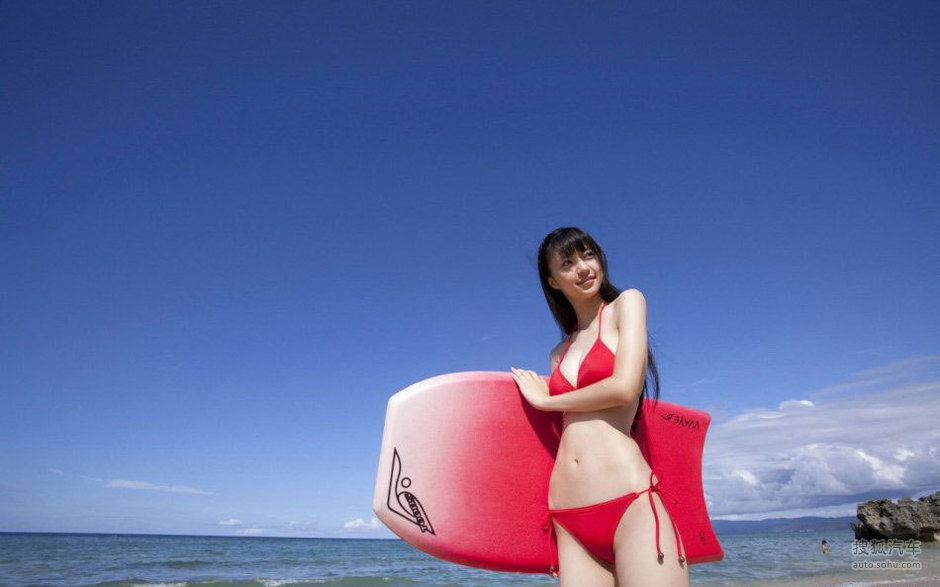 汽车妹凭红色内衣<em>爆乳</em>照走红 <em>童颜巨乳</em>惹人怜