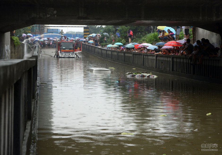 暴雨逃生小游戏she_暴雨逃生_逃生绳逃生