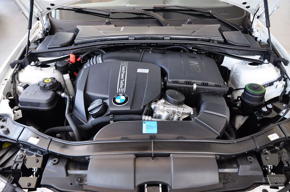 2011款宝马3系敞篷 335i(发动机特写)
