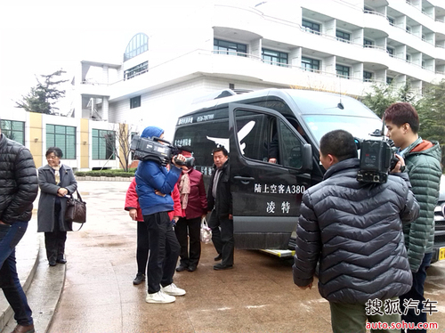 我是奔驰商务车凌特 我是大明星_【潍坊恒润汽