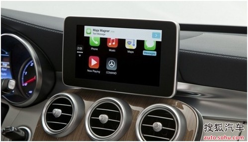 奔驰新C级轿车搭载苹果CarPlay系统