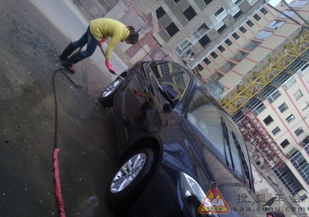 <em>5妹洗澡</em>全过程被曝光(爷们带你围观)_中华H53