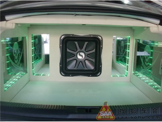 奥迪A4L 汽车音响 无损改装丹拿+后备箱完美倒