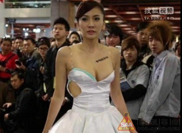 <em>美女</em>车模<em>低胸</em>秀豪乳 激情<em>热舞</em>险走光 - 话题组