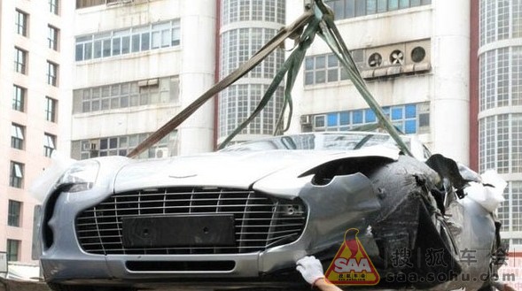 阿斯顿马丁one77 全球最昂贵的车祸高清图片