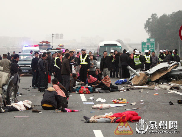 日产逍客爆胎酿惨剧 泉州交通事故五死一伤 - 
