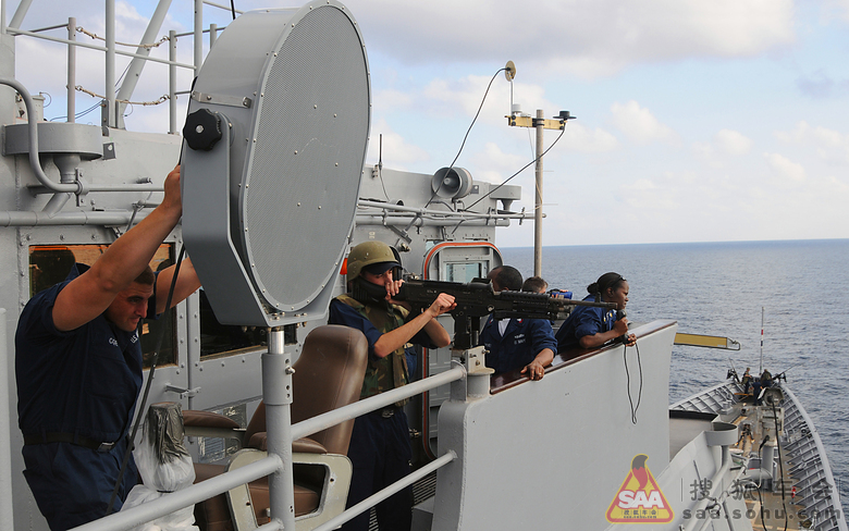 各国海军在亚丁湾护航作业_汽车与武器装备