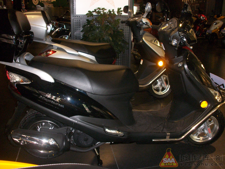 ne五星级摩托车销售基地全新海王星UA125T _