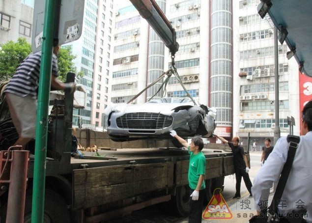 4500万 香港阿斯顿.马丁one 77车祸撞毁高清图片