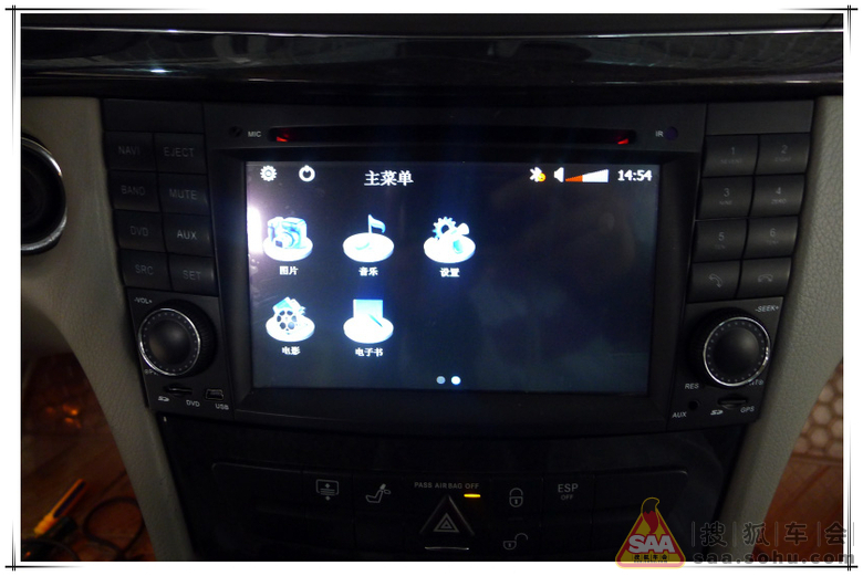奔驰E280安装新星光电DVD导航+数字电视+影