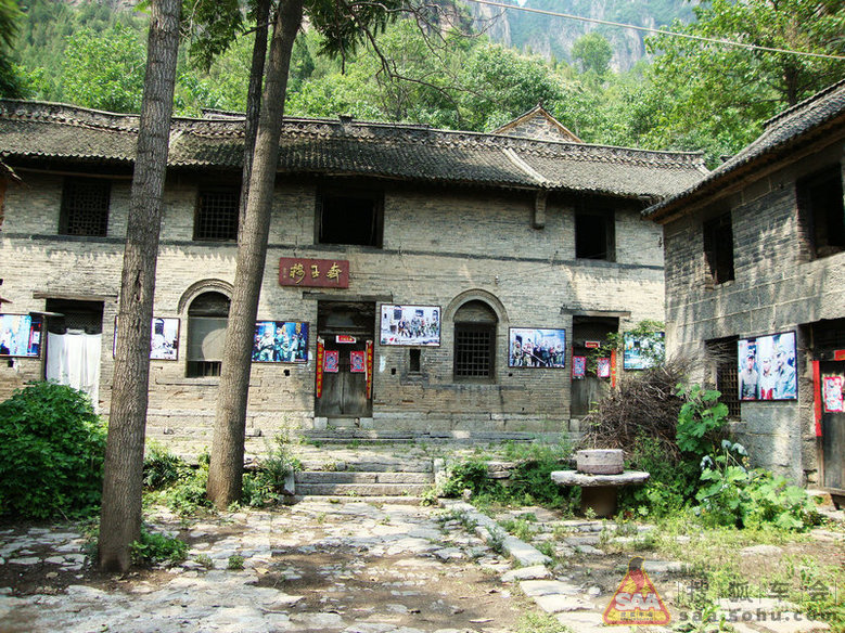 【齐王寨自驾一日游】观电影举起手来拍摄地