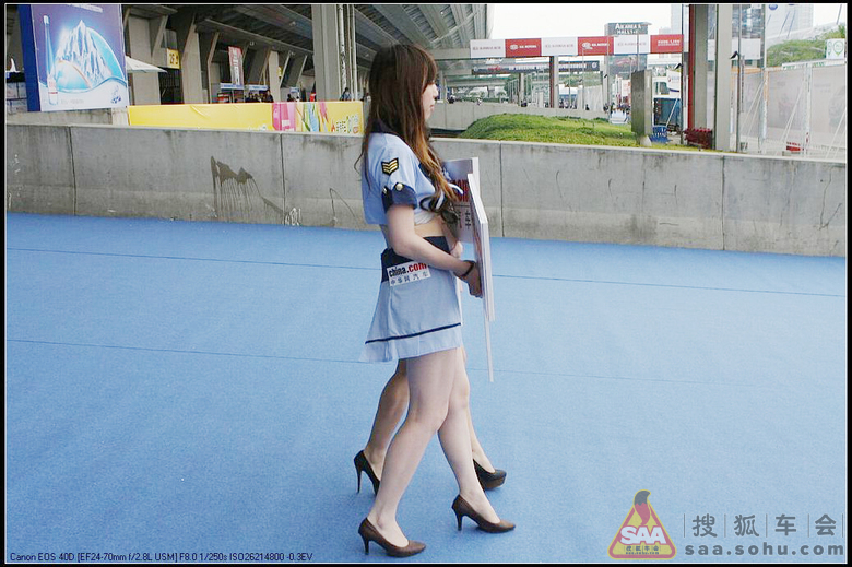 车展民间<em>美女现场直播</em>了 好多大白腿啊_广州车