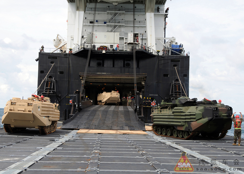 形形色色的美国军车:两栖履带式装甲突击车_搜狐-车影会_搜狐车友会