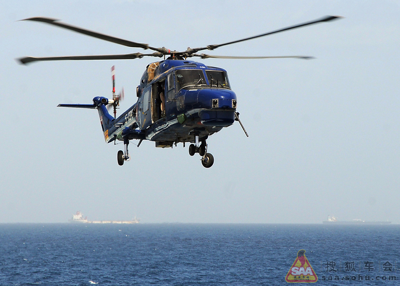 各国海军在亚丁湾护航作业_汽车与武器装备
