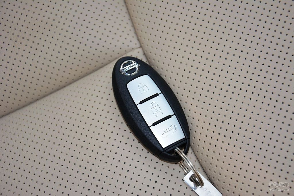 2014款日产奇骏2.5l xv navi cvt至尊版 四驱 - 汽车钥匙