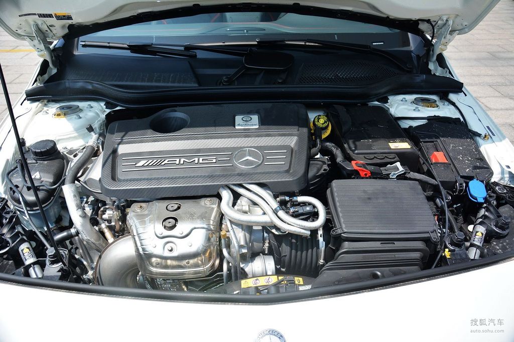 2014款奔驰a45 amg - 发动机特写