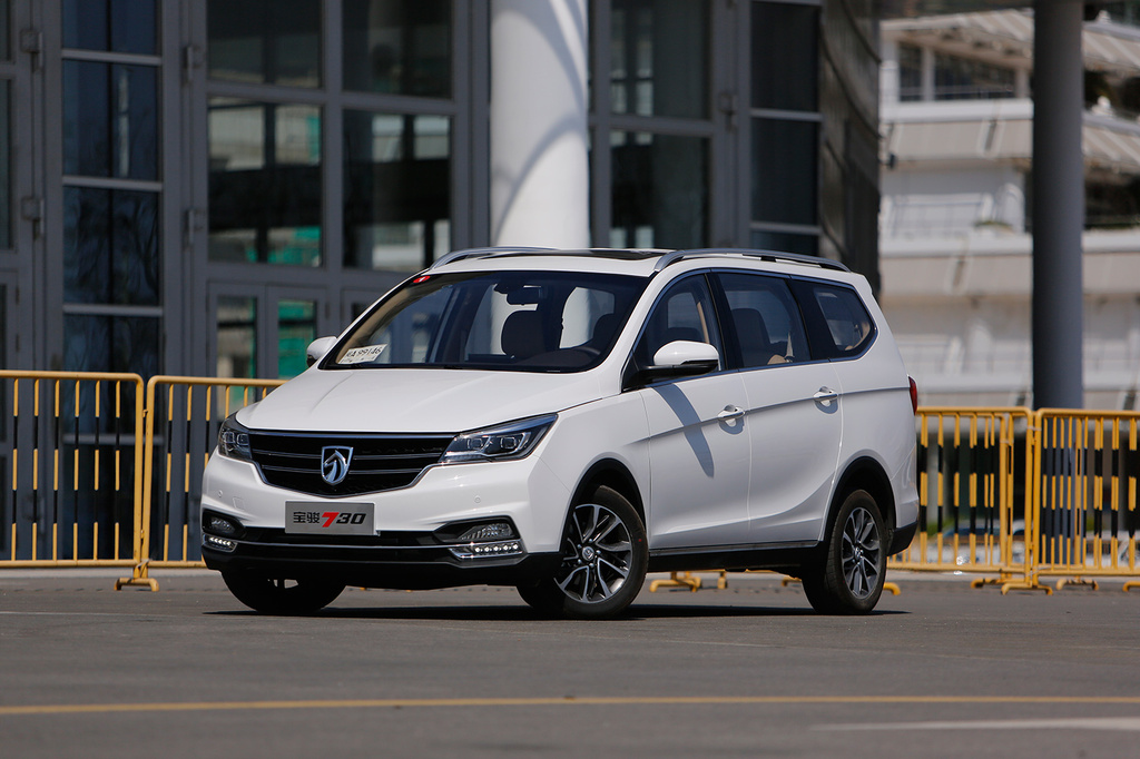 2017款 宝骏730 1.5t 手动尊享型 7座