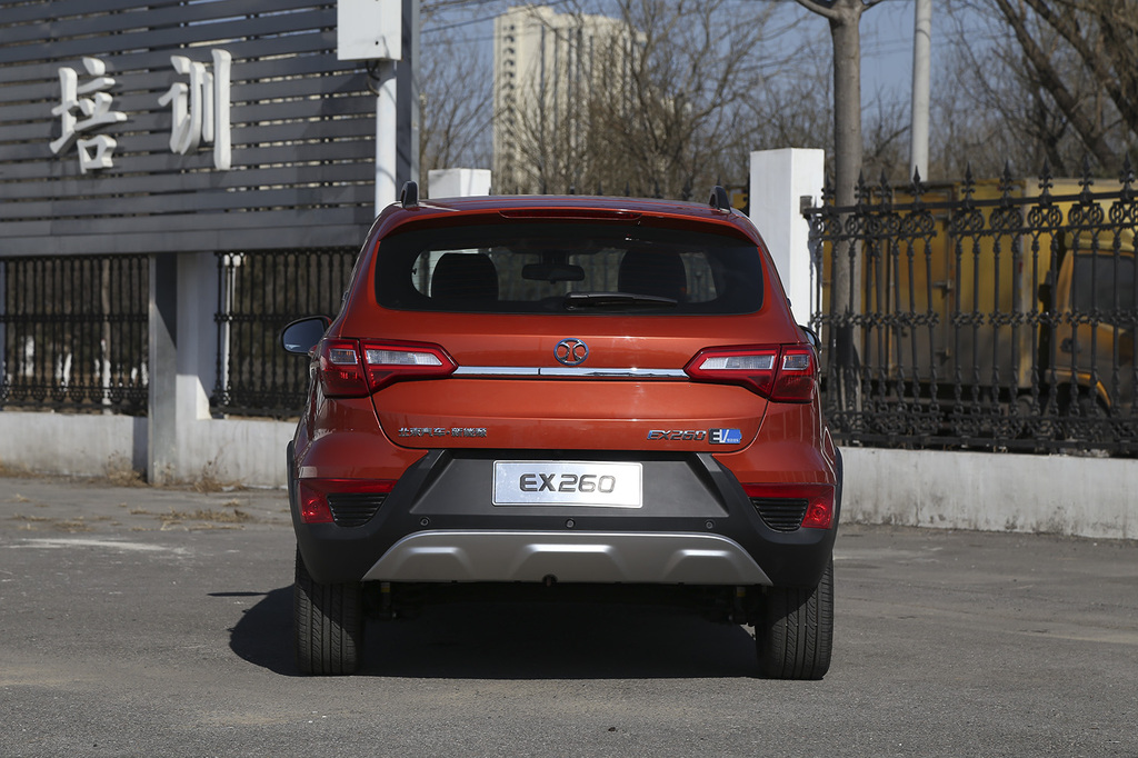 北汽新能源ex260乐酷版实拍正后