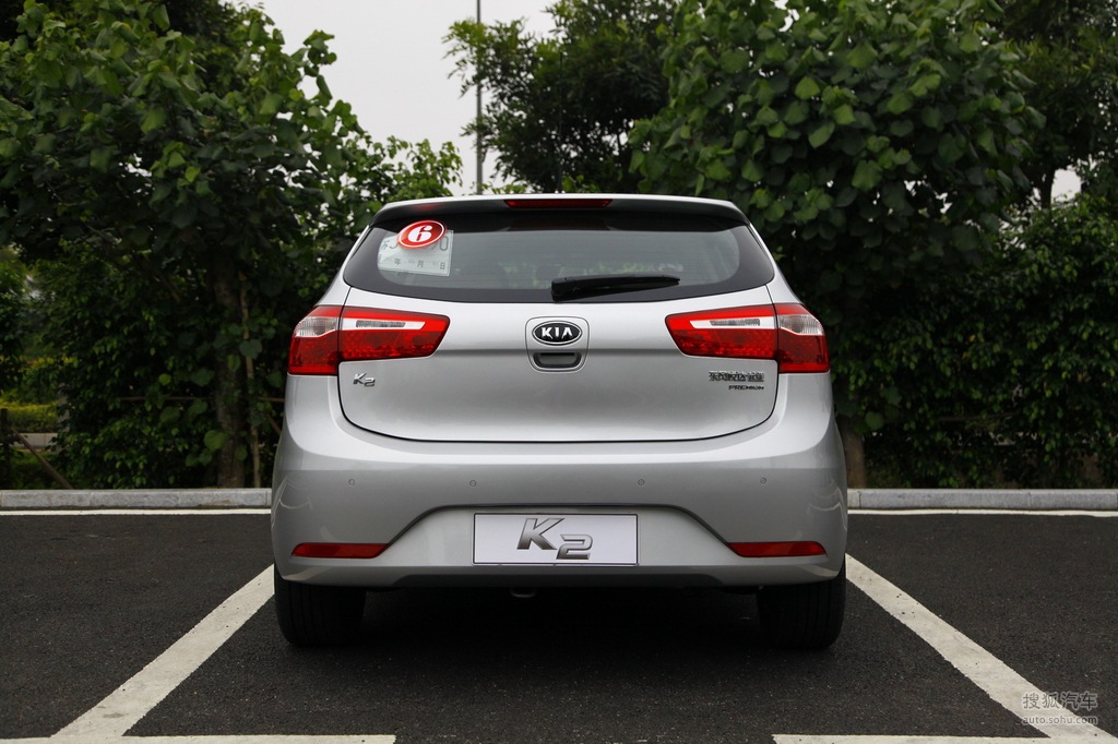 起亚k2两厢