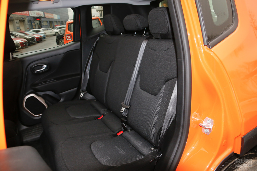 【 jeep自由侠高清图片】_2017款 180ts 自动四驱越能敞篷版_暗夜骑士