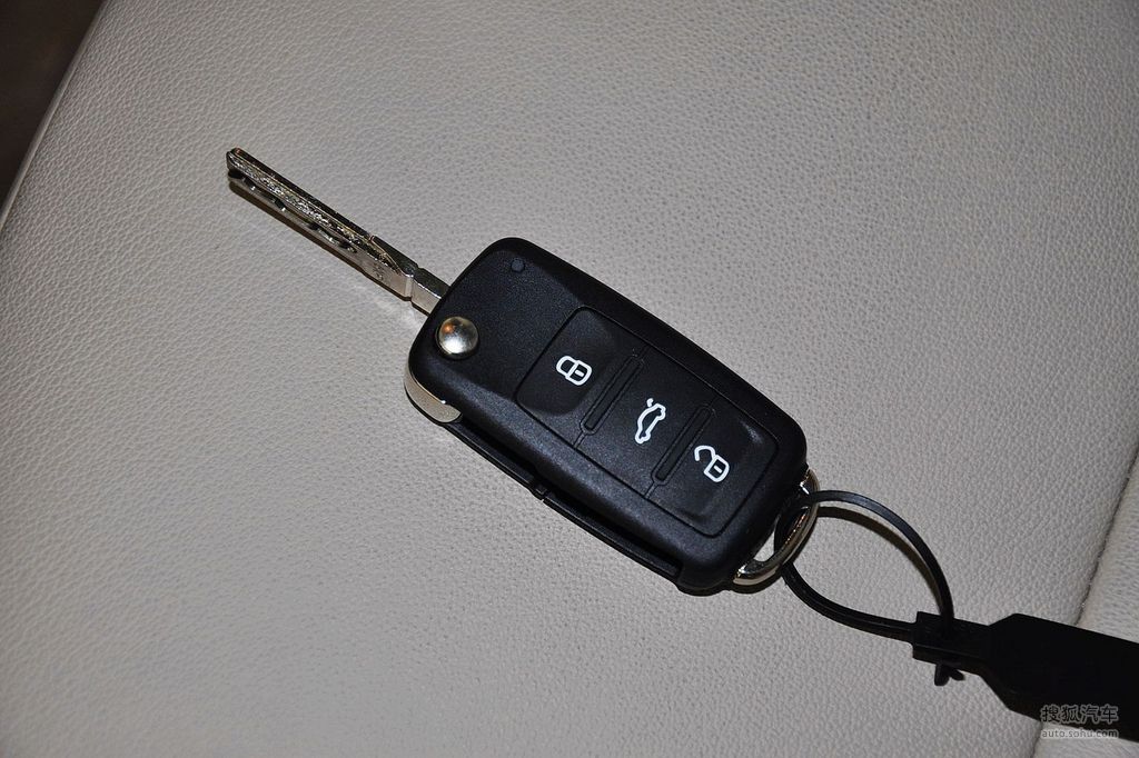 8tsi手动优雅版到店实拍> -汽车钥匙 提示:支
