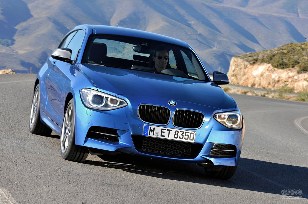 2013款宝马m135i提示:支持键盘翻页 ←左 右→外观(2300)内饰(3223)