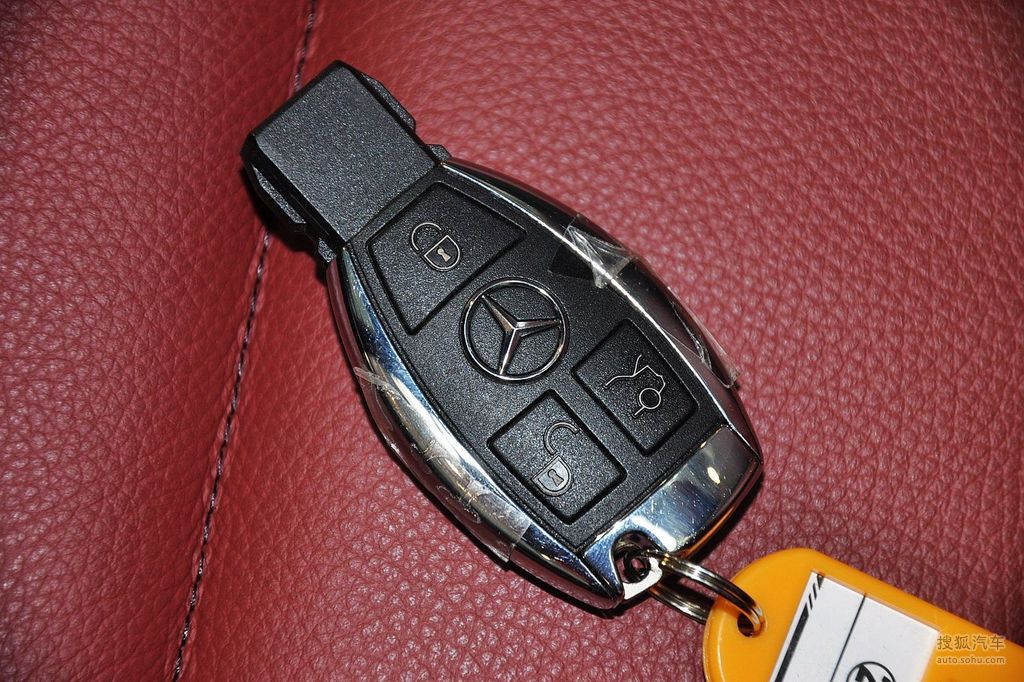 2012款奔驰e260敞篷版汽车钥匙提示支持键盘翻页左右